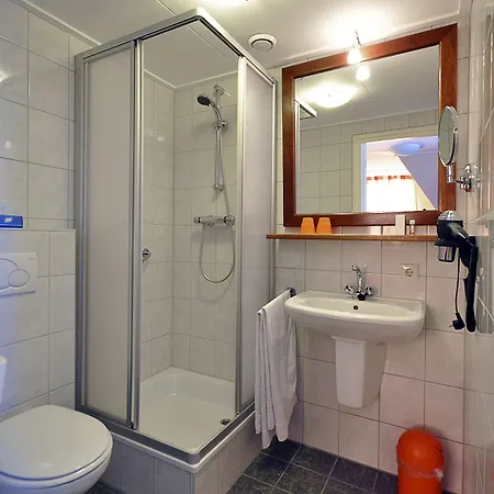 Op Diek Отель Ден-Хорн