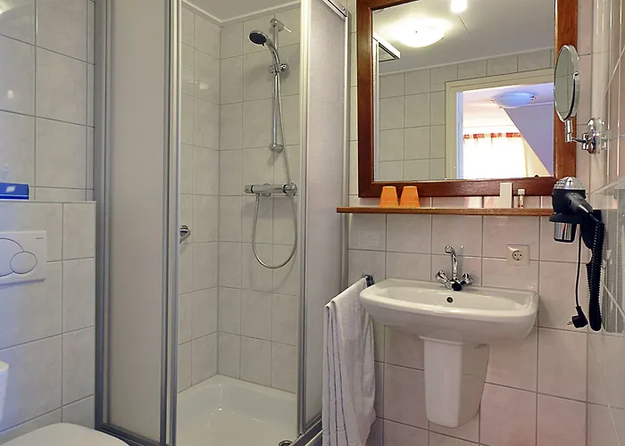 Op Diek Otel Den Hoorn (North Holland)