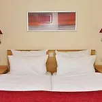 Op Diek Hotel Den Hoorn (North Holland)